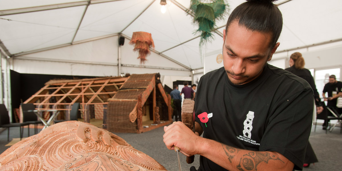 Carver at work at Te Puia visited on a Rotorua day trip